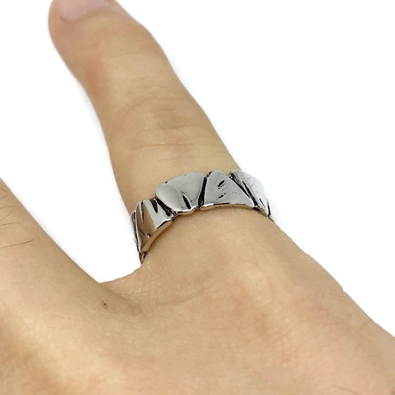 Broken Outlined Adjustable Band Ring