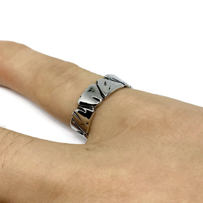 Broken Outlined Adjustable Band Ring